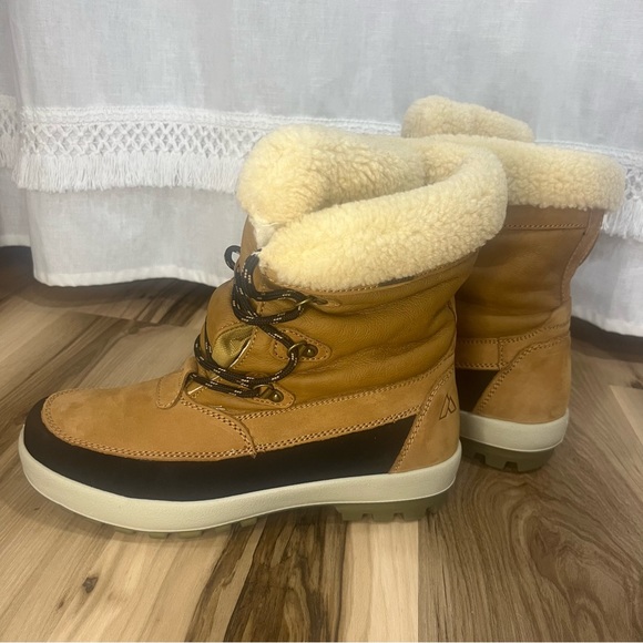 Women’s Sherpa Leather Boots - Picture 2 of 7